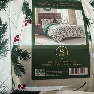 Hallmark Evergreen and Berry Quilt Set - Queen